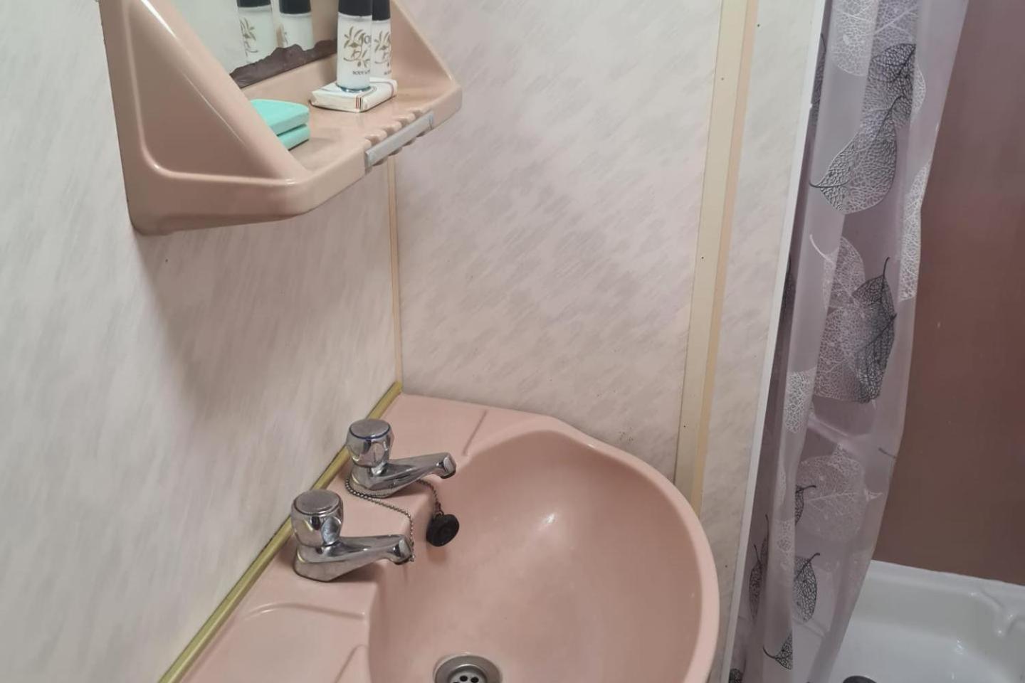 Cozy Retreat Sleeps 6 By Aimee Holiday home Cardiff